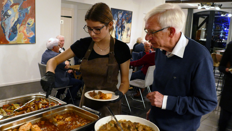 Feestmiddag 20-11-2021035.jpg